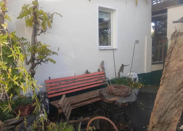Gartenzimmer Mit Strassenbahn Zu Dom Und Messe